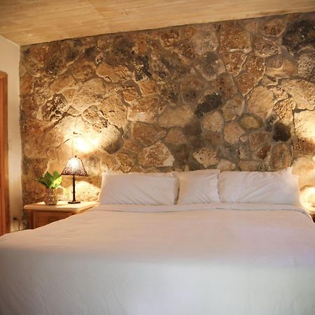 Tingum Village Hotel Dunmore Town ภายนอก รูปภาพ