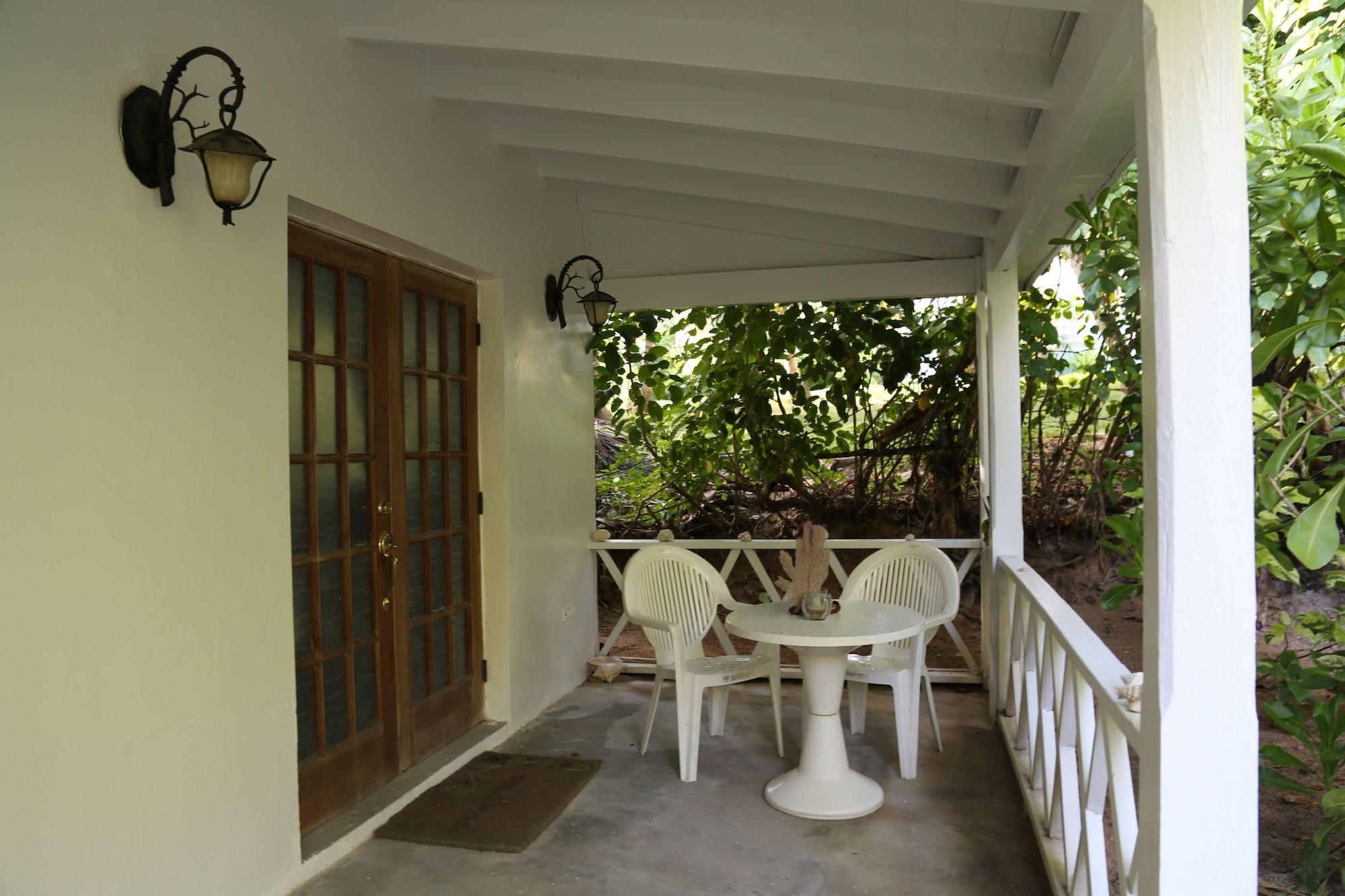 Tingum Village Hotel Dunmore Town ภายนอก รูปภาพ