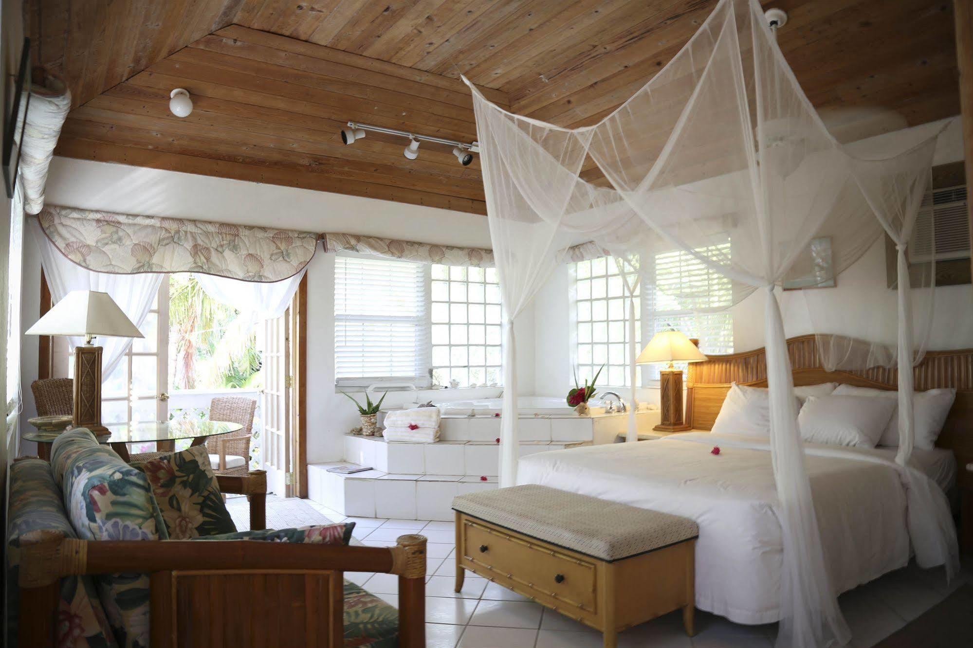 Tingum Village Hotel Dunmore Town ภายนอก รูปภาพ