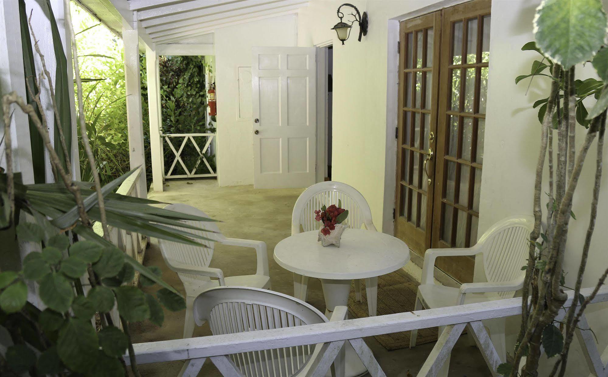 Tingum Village Hotel Dunmore Town ภายนอก รูปภาพ