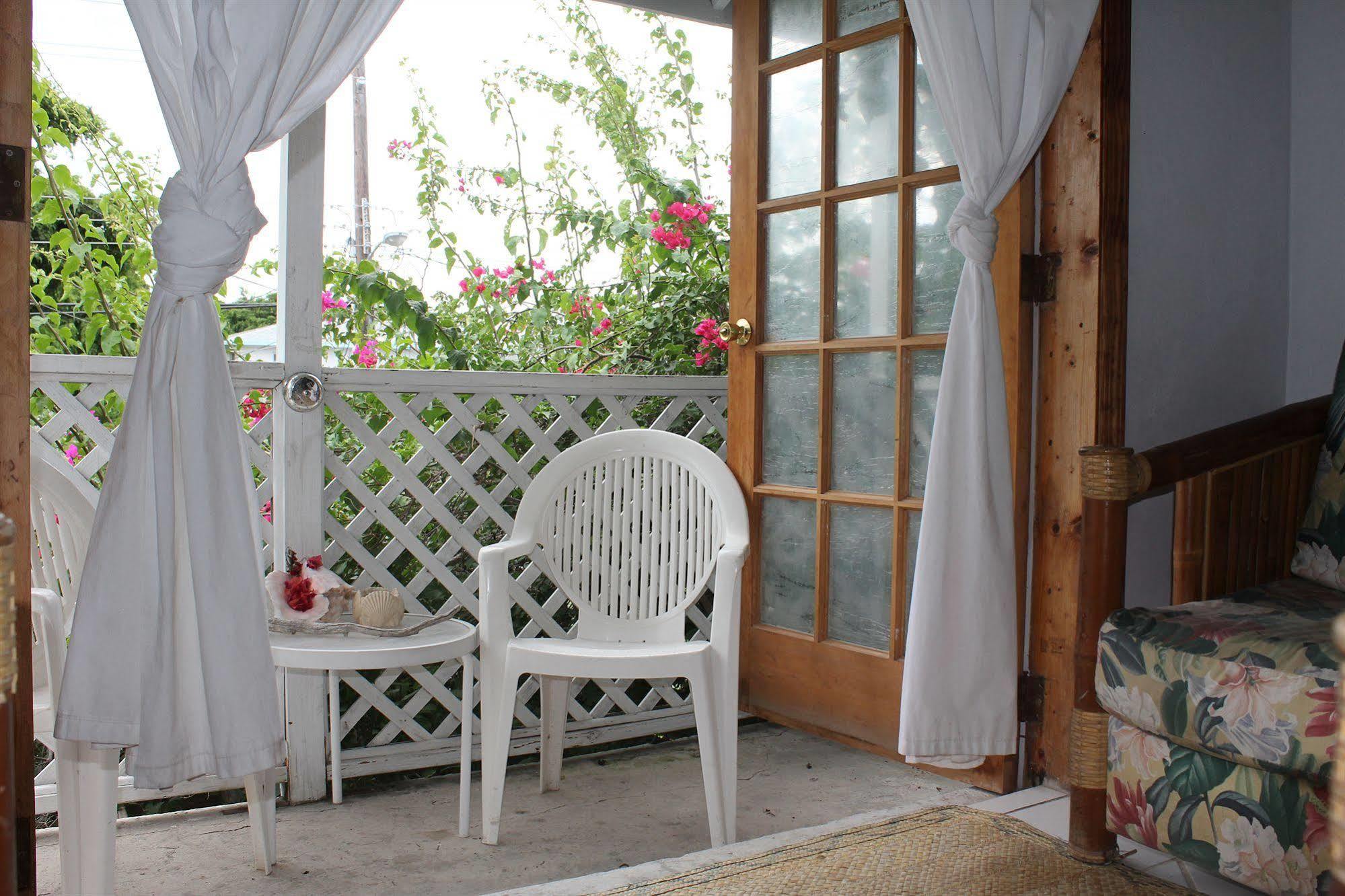 Tingum Village Hotel Dunmore Town ภายนอก รูปภาพ