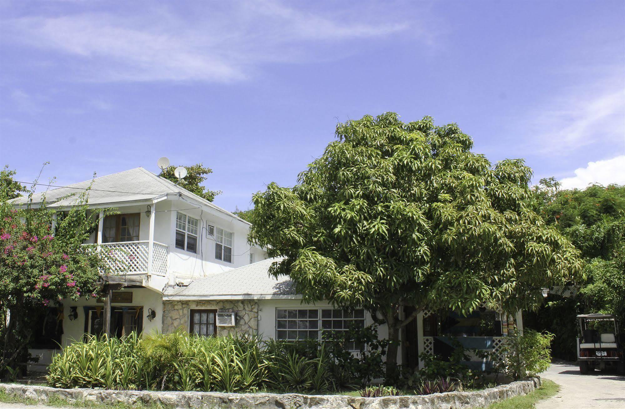 Tingum Village Hotel Dunmore Town ภายนอก รูปภาพ