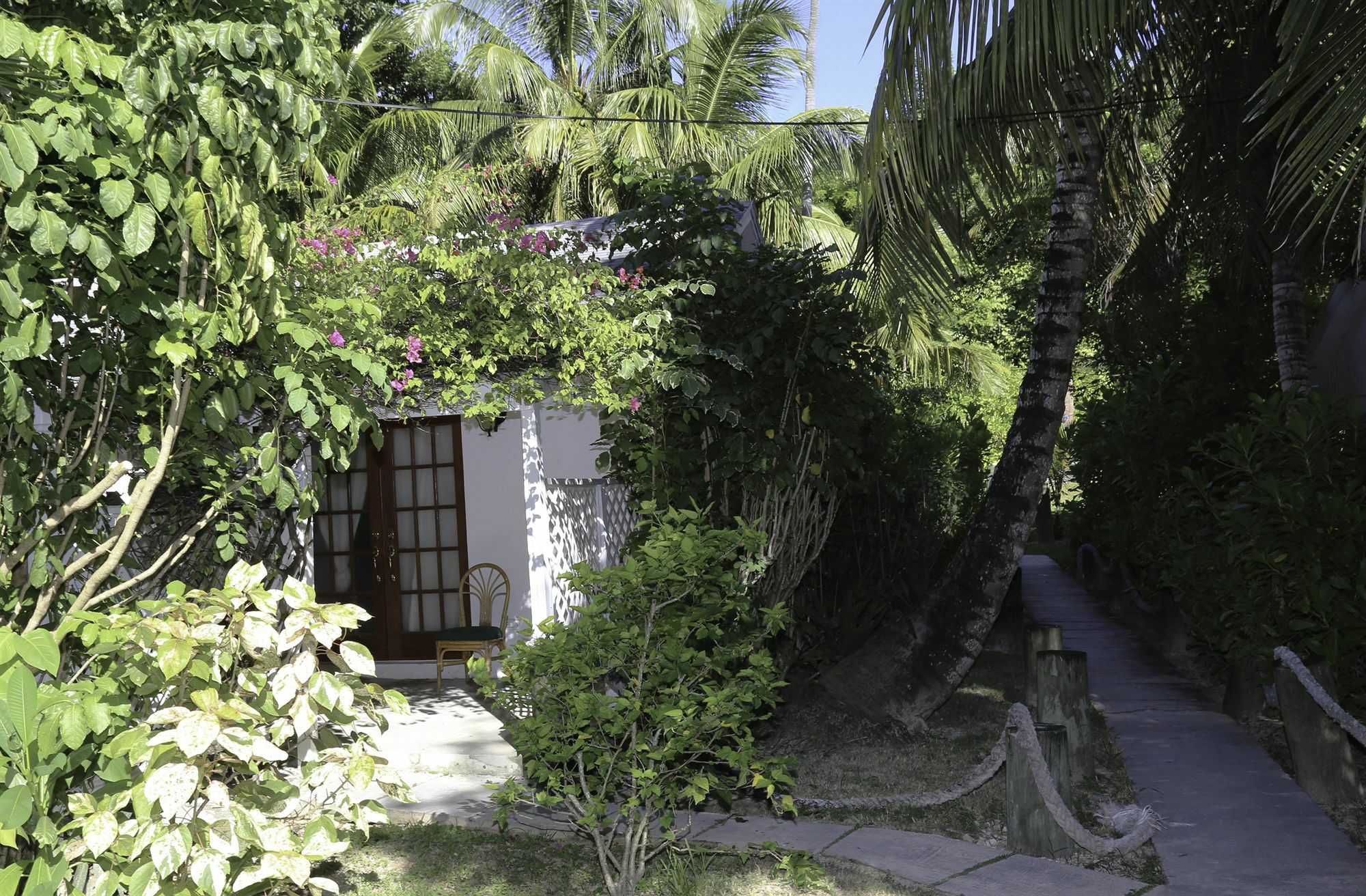 Tingum Village Hotel Dunmore Town ภายนอก รูปภาพ